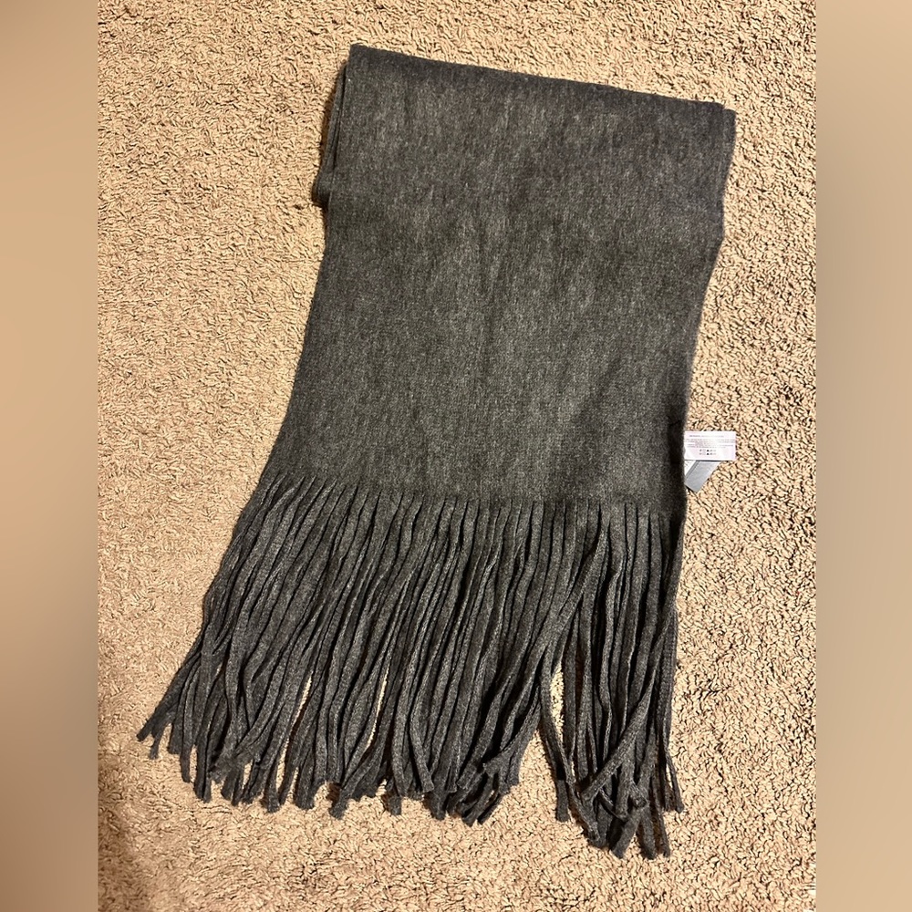 NWT Lucky Brand dark gray fringe scarf - Picture 2 of 3